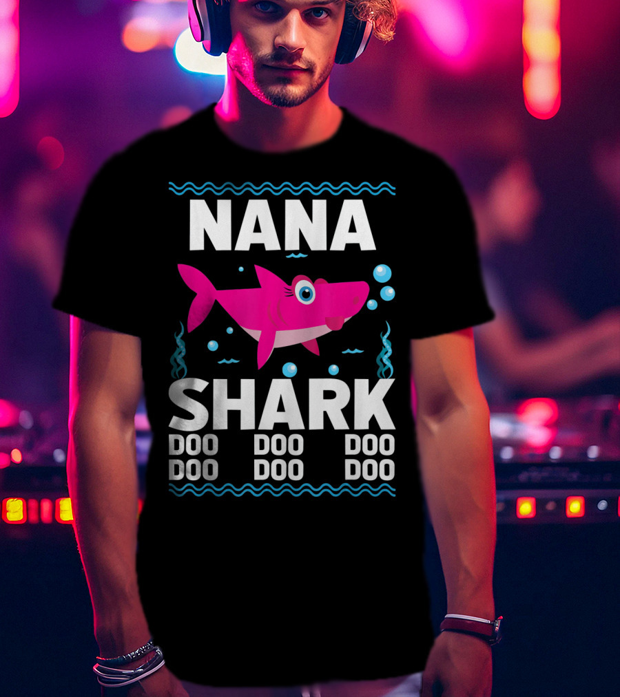 Nana Shark Doo Doo Pink Cartoon With Bubbles T-Shirt