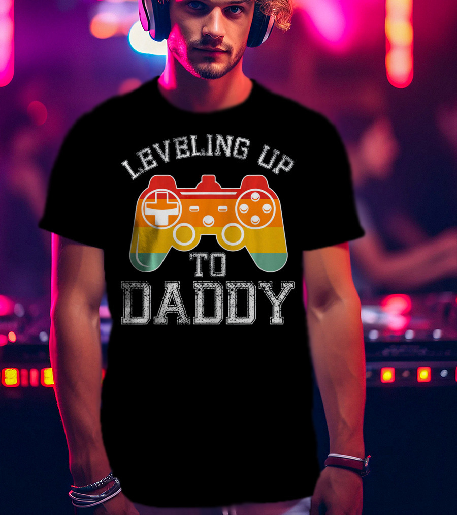 Leveling Up To Daddy Funny Gamer New Dad T-Shirt