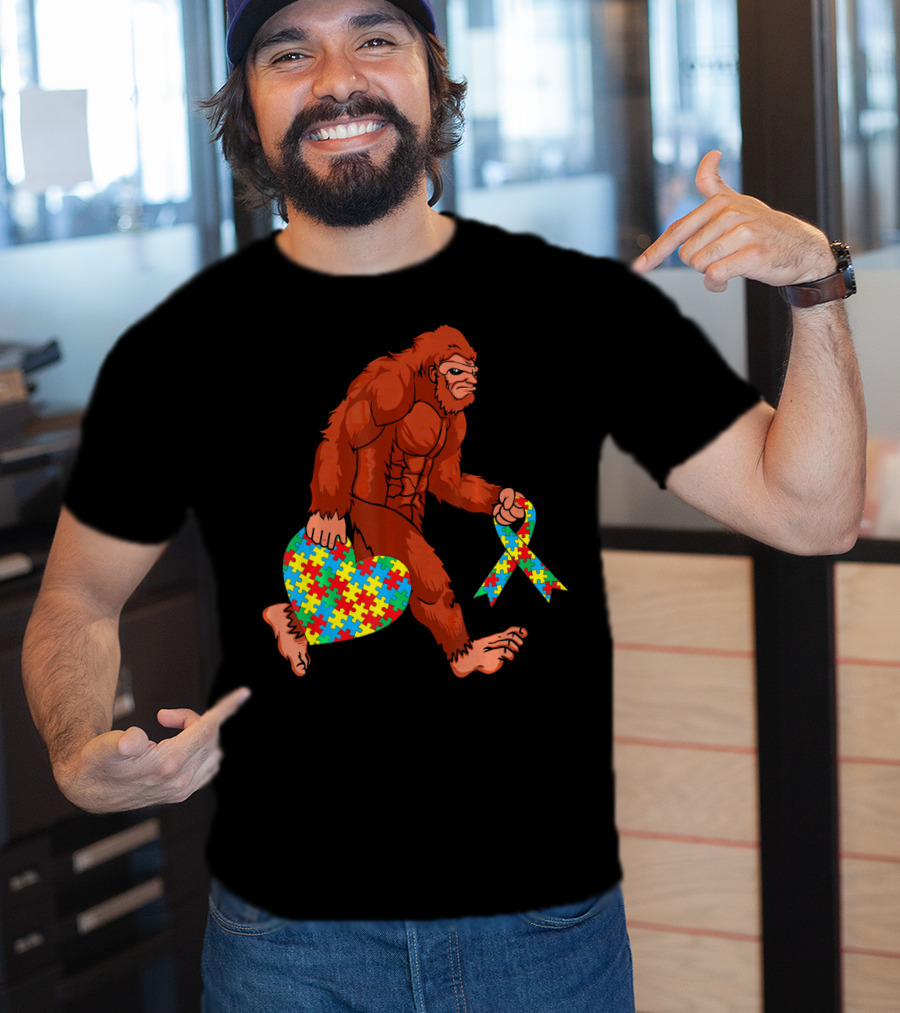 Funny Bigfoot Holding Autism Awareness Puzzle Heart T-Shirt
