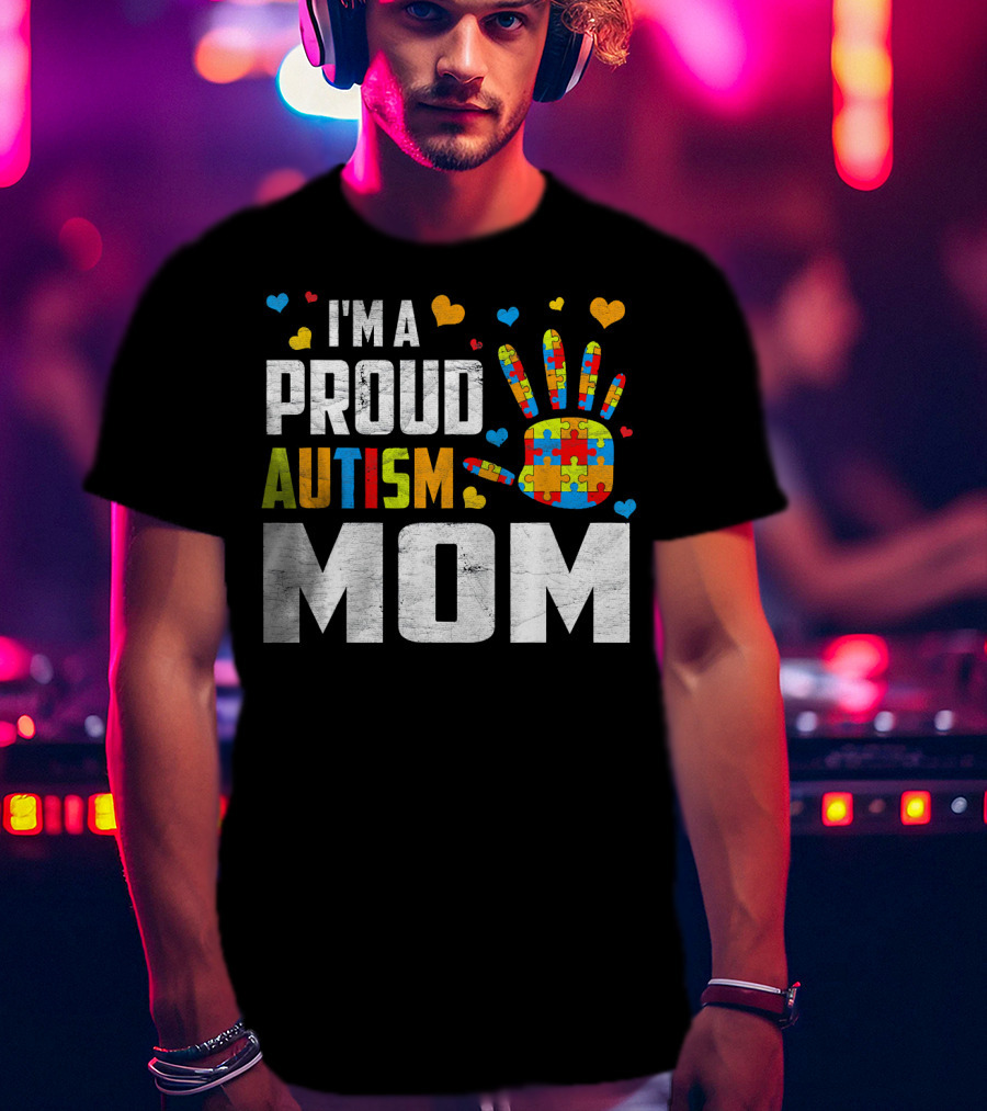 I'm A Proud Autism Mom Autism Awareness Puzzle Hand Hearts T-Shirt