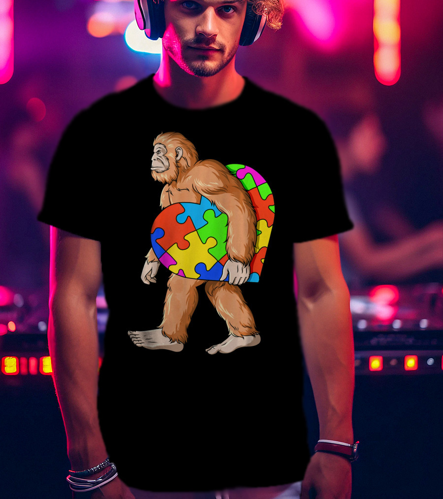 Bigfoot Holding Heart-Shaped Autism Awareness Puzzle T-Shirt