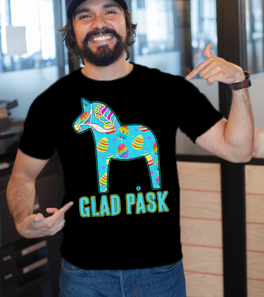 Glad Påsk Swedish Easter Dala Horse With Colorful Eggs T-Shirt