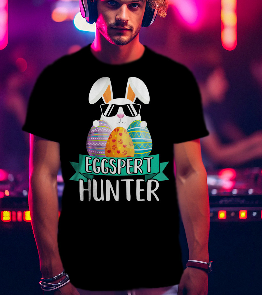 Eggspert Hunter Cool Bunny Easter Day T-Shirt