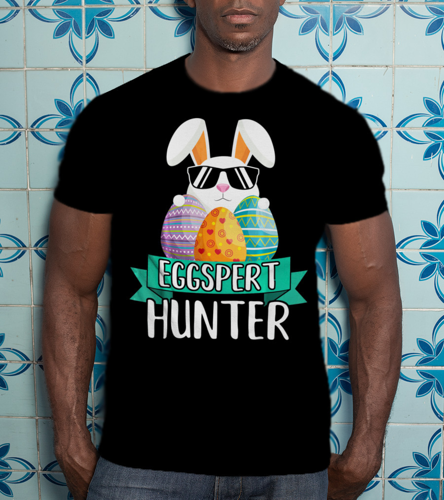 Eggspert Hunter Cool Bunny Easter Day T-Shirt