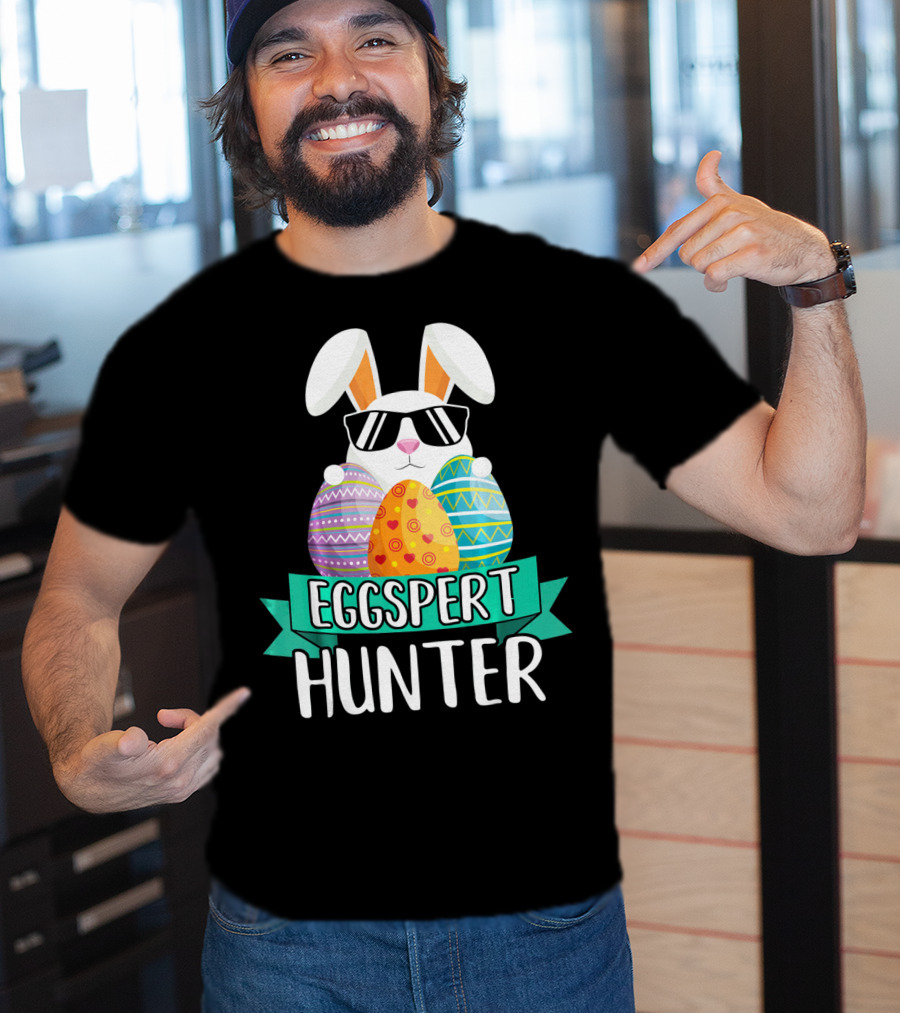 Eggspert Hunter Cool Bunny Easter Day T-Shirt