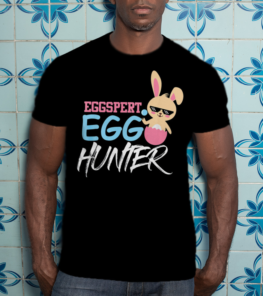 Eggspert Egg Hunter Bunny Sunglasses Easter Fun T-Shirt