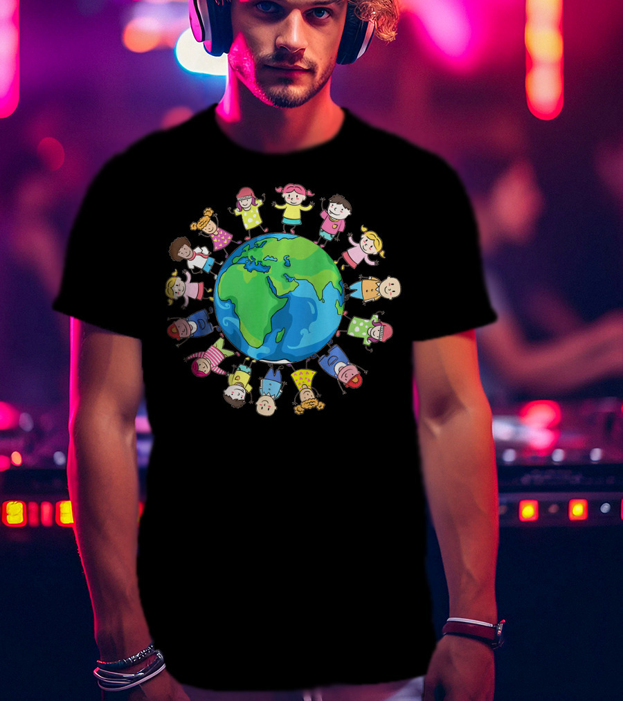 Happy Earth Day Children Around The World Holding Hands Planet T-Shirt