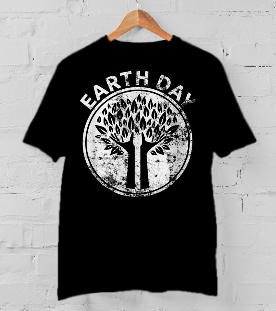 EARTH DAY Hands Tree Lover Natur Vintage Distressed Circle Emblem T-Shirt