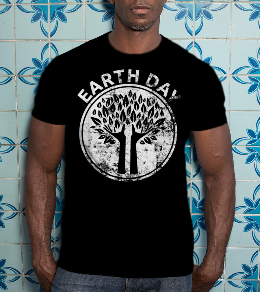 EARTH DAY Hands Tree Lover Natur Vintage Distressed Circle Emblem T-Shirt