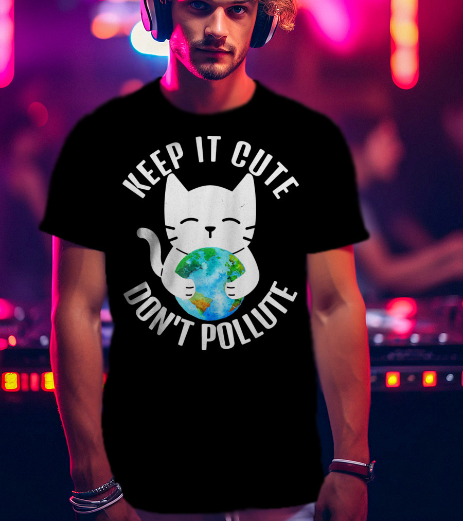 KEEP IT CUTE DON'T POLLUTE Cat Holding Earth Earth Day T-Shirt
