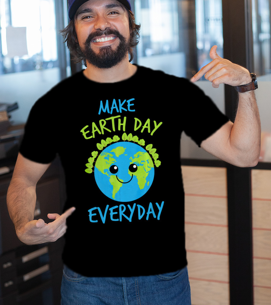 MAKE EARTH DAY EVERYDAY Cute Smiling Earth Cartoon With Green Tree Garland T-Shirt