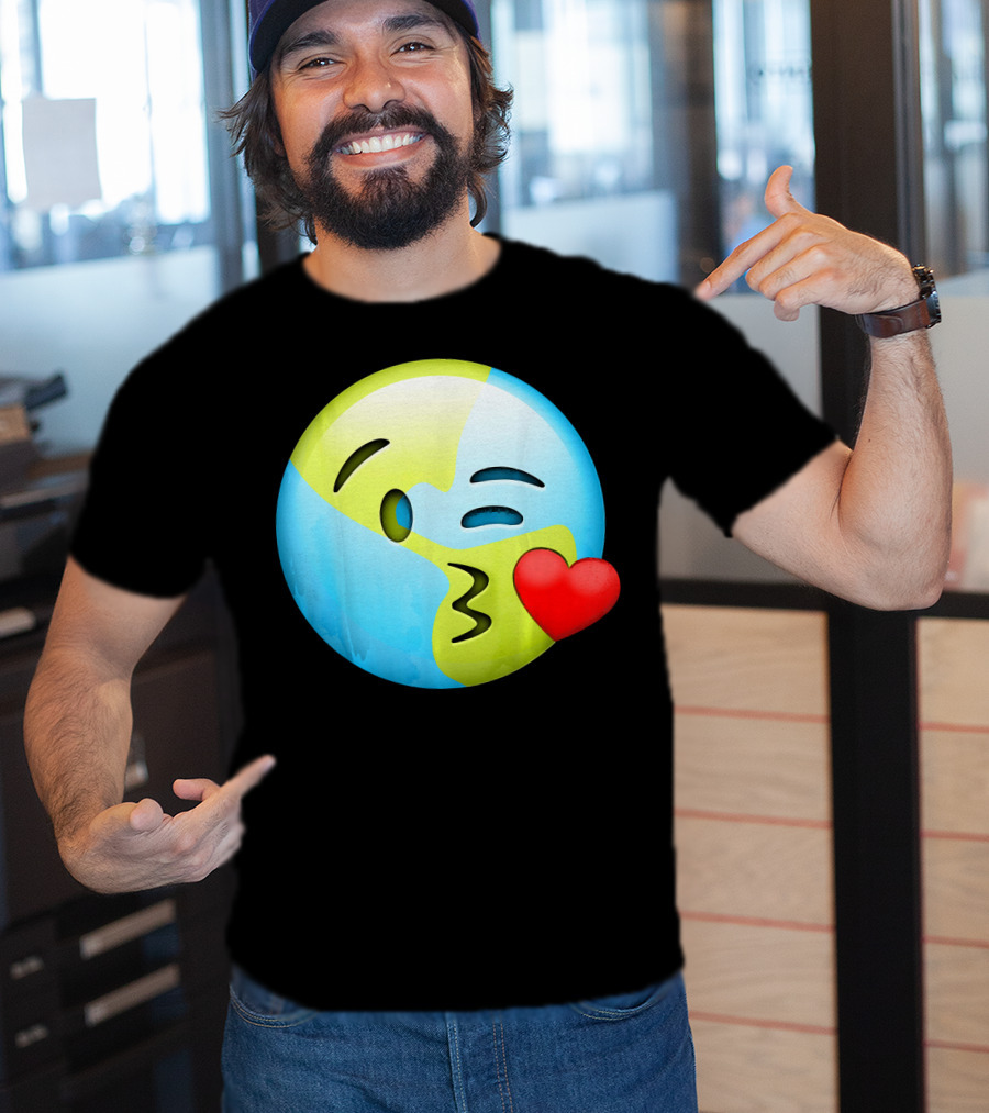 Cute Earth Day Kiss Emoji Lips Kids Emoticon T-Shirt