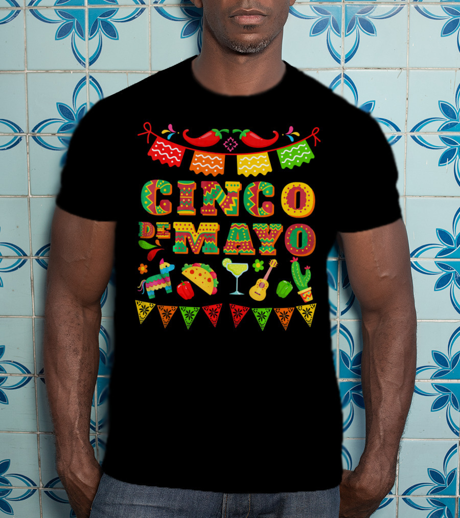 Cinco De Mayo Festividad Del Cinco Sombreros Banderas Chiles Margarita Tacos Cactus Guitarra Piñata T-Shirt