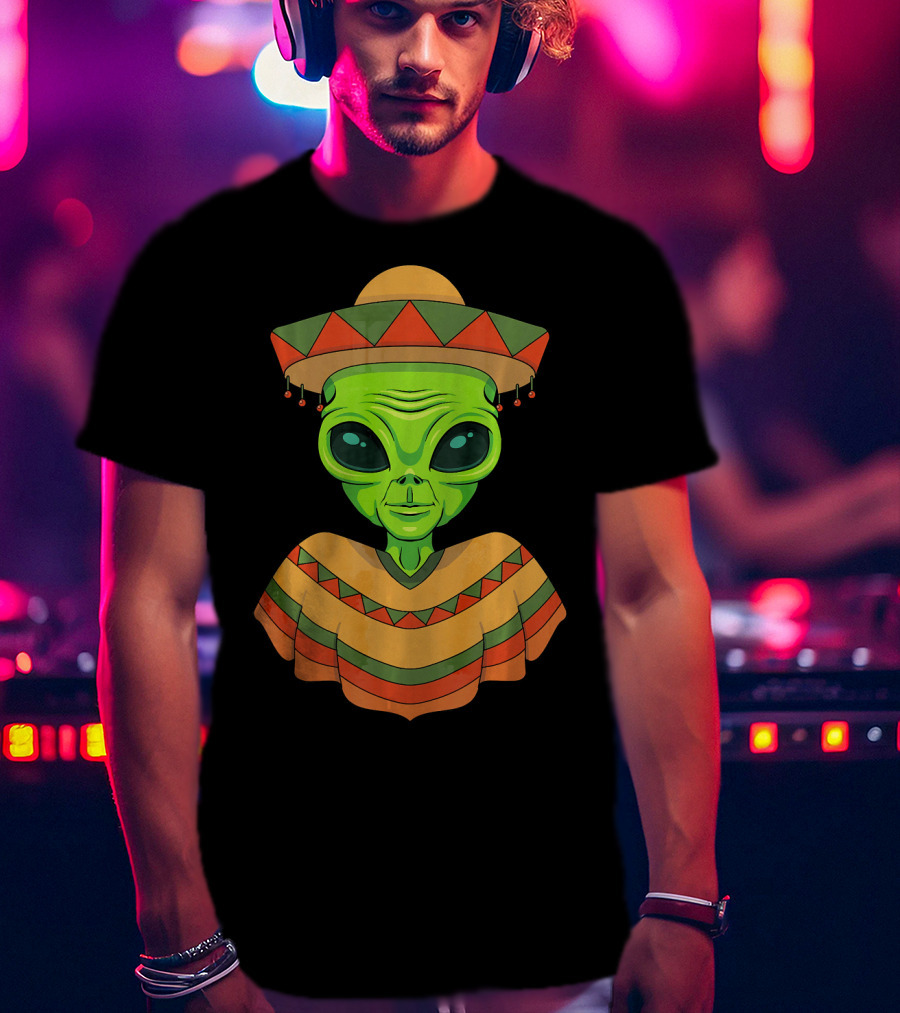 Cinco De Mayo Green Alien Wearing Sombrero And Poncho T-Shirt