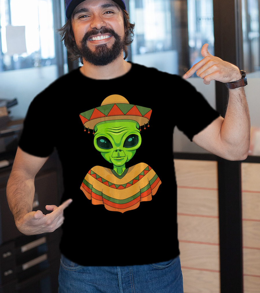 Cinco De Mayo Green Alien Wearing Sombrero And Poncho T-Shirt