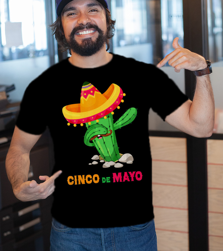 Cinco De Mayo Dabbing Cactus Sombrero T-Shirt