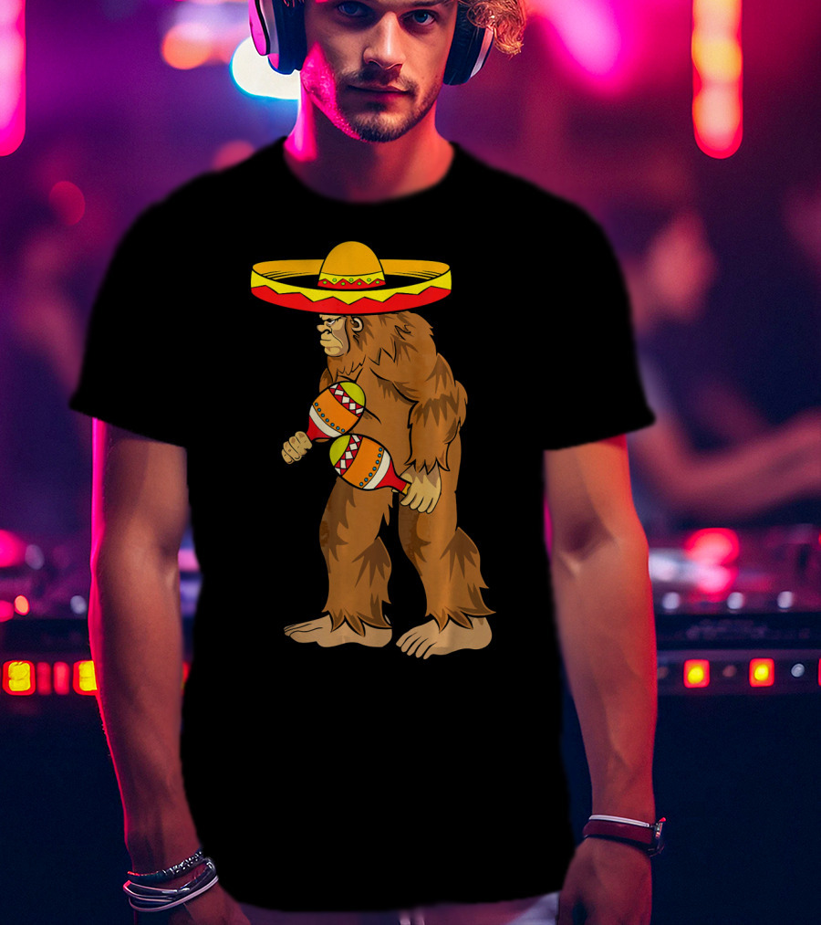 Bigfoot Sombrero Maracas Cinco De Mayo T-Shirt