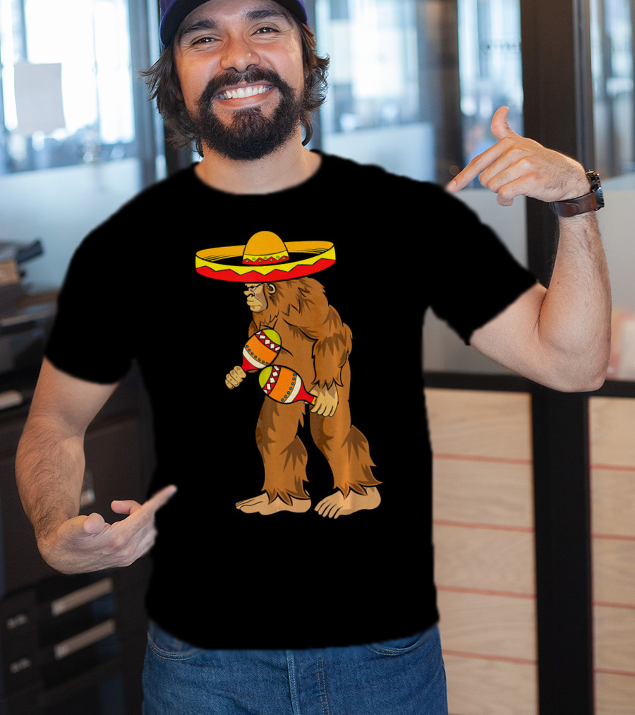 Bigfoot Sombrero Maracas Cinco De Mayo T-Shirt