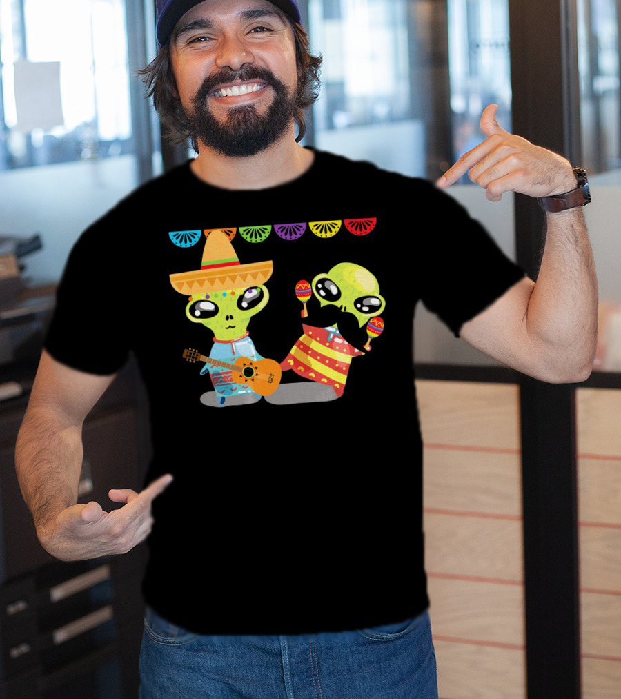 Mexican Fiesta Alien Sombrero Guitar Maracas Cinco De Mayo T-Shirt