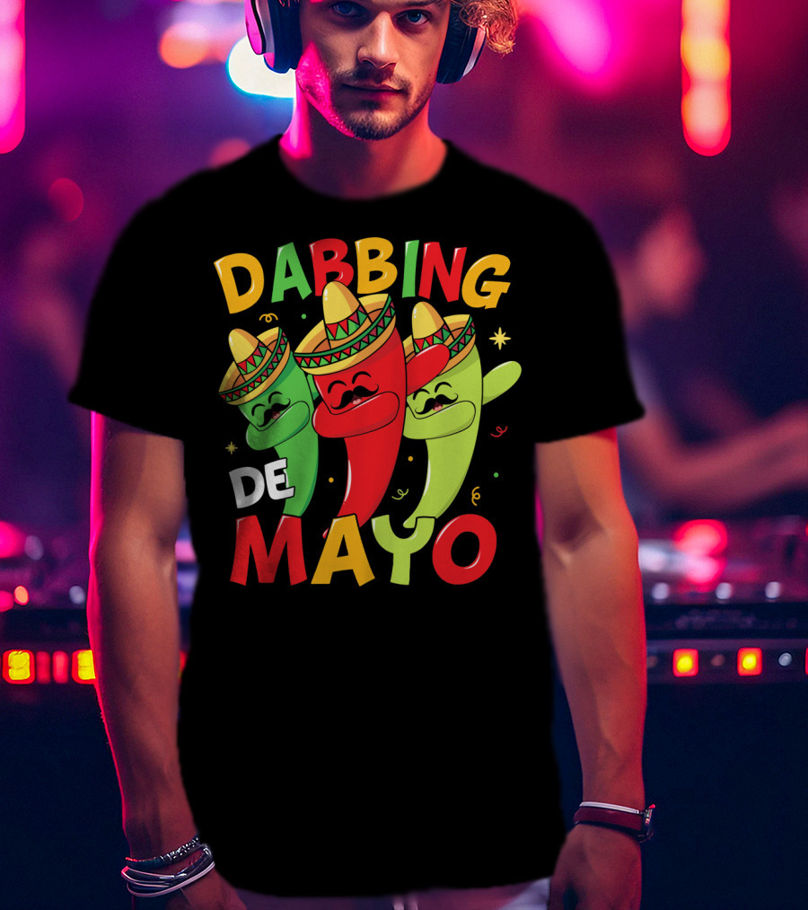 Dabbing Cinco De Mayo Chili Peppers With Sombreros T-Shirt