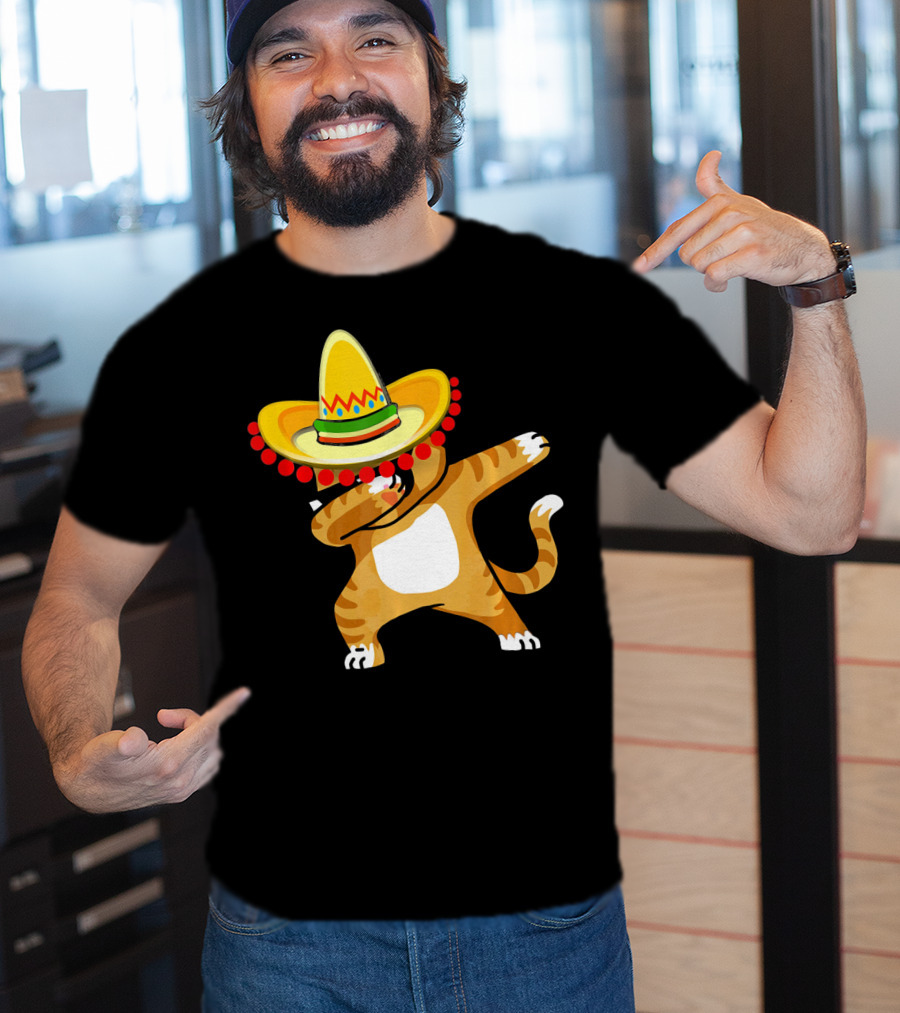Cinco De Mayo Cat Dabbing Sombrero Fun T-Shirt