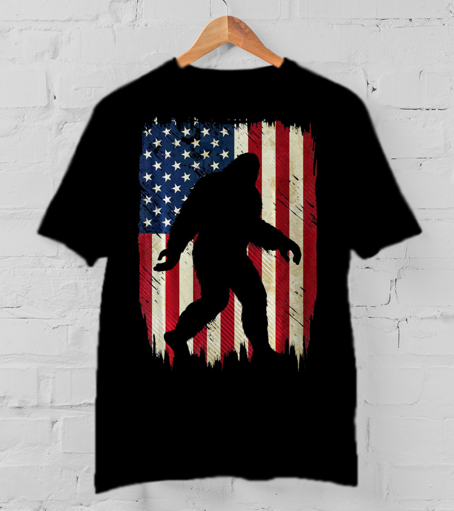 Bigfoot Sasquatch Silhouette Over American Flag USA T-Shirt