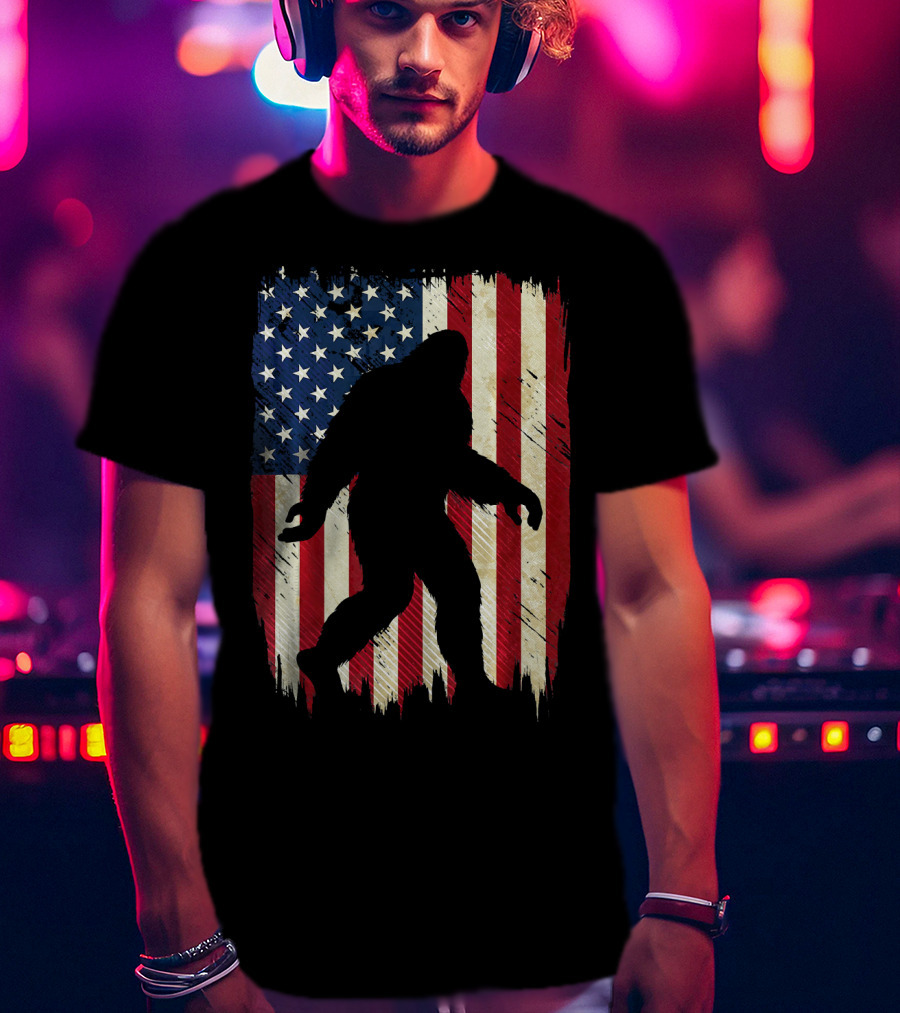 Bigfoot Sasquatch Silhouette Over American Flag USA T-Shirt