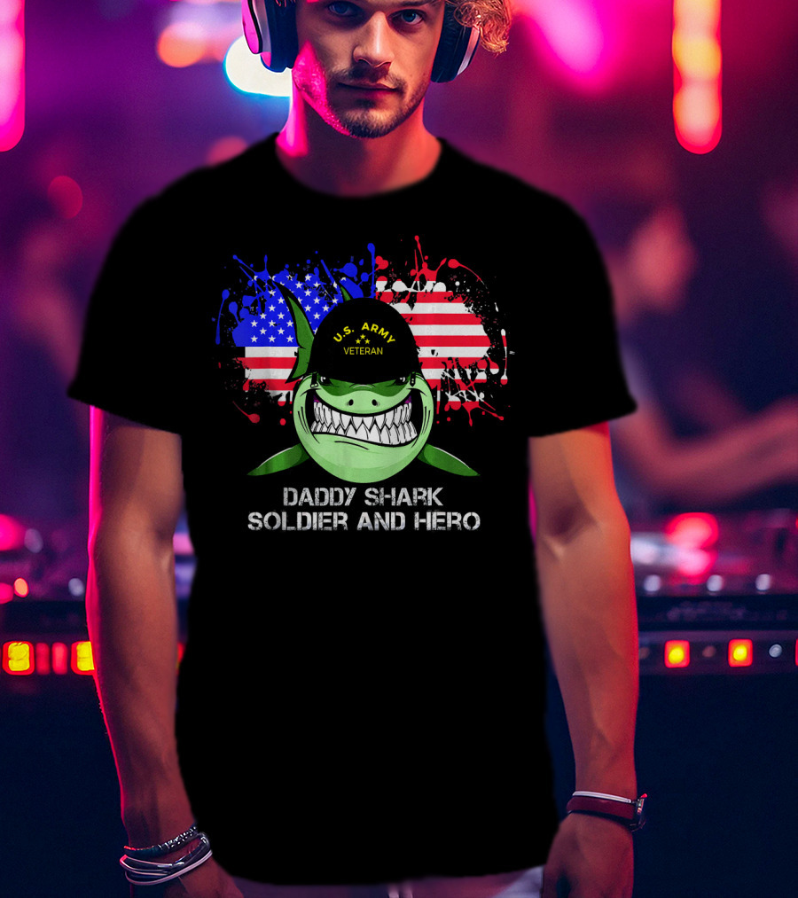 U.S. Army Veteran Daddy Shark Soldier And Hero American Flag Background T-Shirt