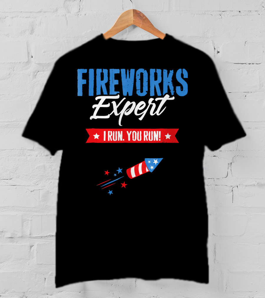 FIREWORKS EXPERT I RUN YOU RUN Rocket Stars Stripes Patriotic Humor T-Shirt