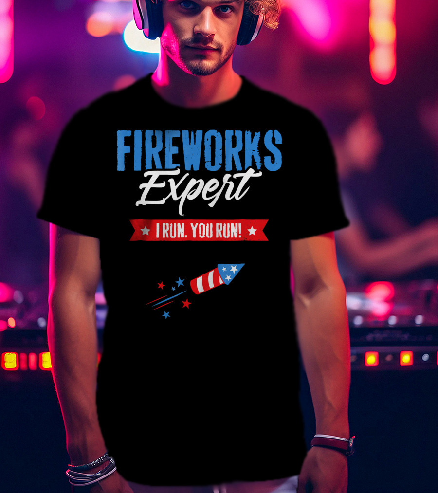 FIREWORKS EXPERT I RUN YOU RUN Rocket Stars Stripes Patriotic Humor T-Shirt