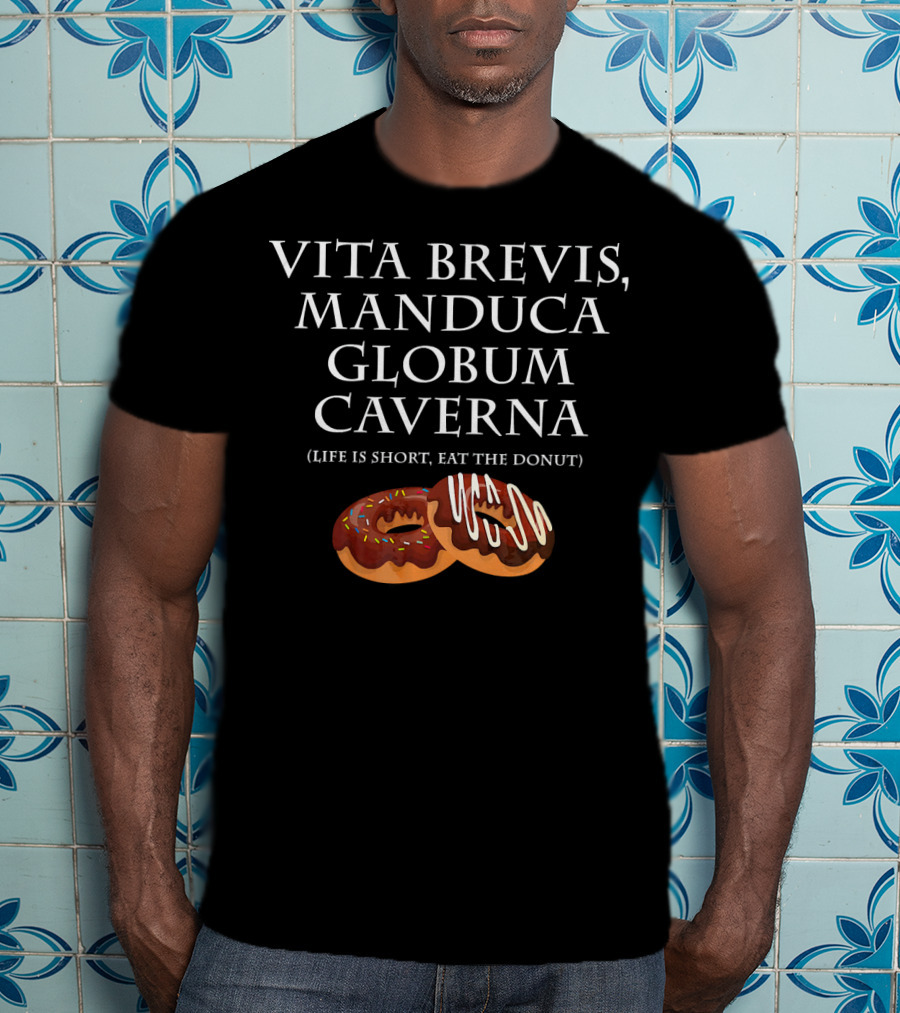 Vita Brevis Manduca Globum Caverna Life Is Short Eat The Donut T-Shirt
