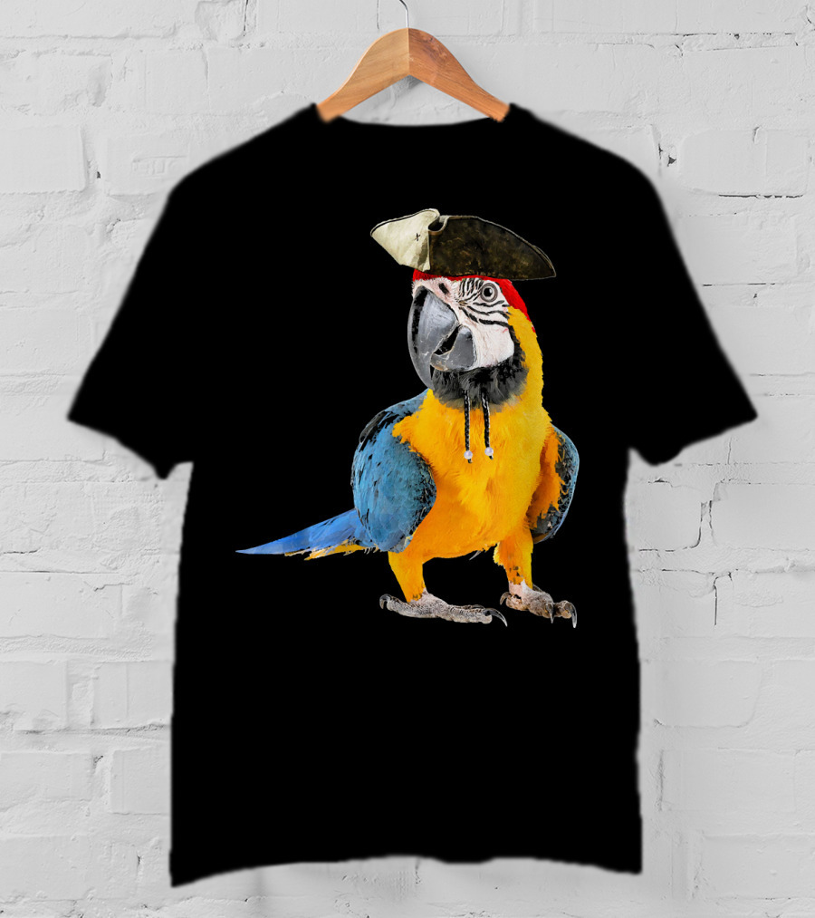 Parrot Of The Caribbean Bird Pirate Hall Macaw With Tricorn Hat T-Shirt