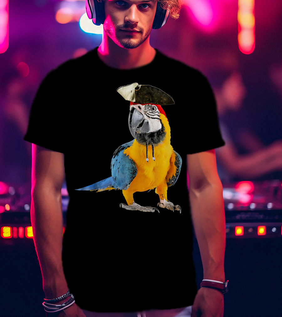 Parrot Of The Caribbean Bird Pirate Hall Macaw With Tricorn Hat T-Shirt