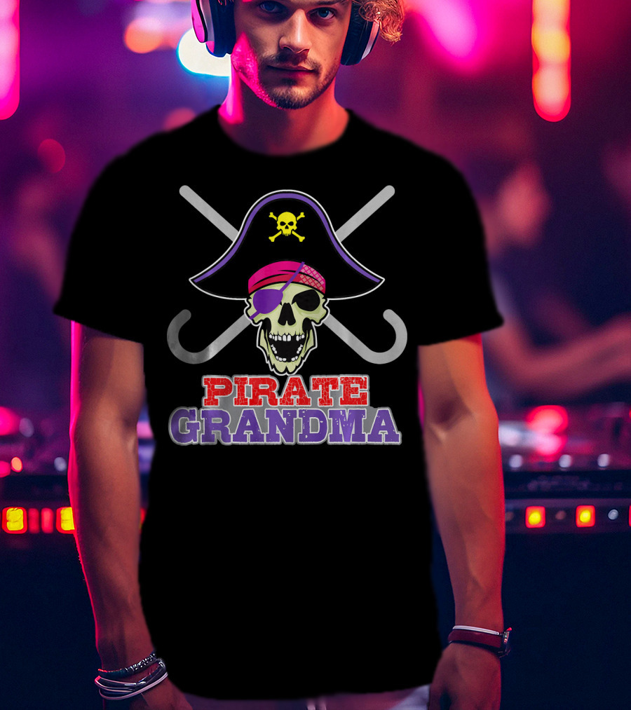 Pirate Grandma Skull With Crossbones And Pirate Hat T-Shirt