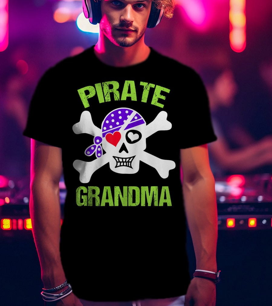 Pirate Grandma Skull With Bandana And Heart Eye T-Shirt