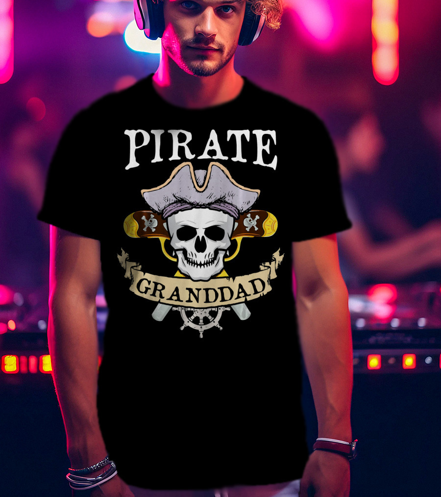 Pirate Granddad Skull With Hat And Crossed Swords Halloween Family Matching T-Shirt