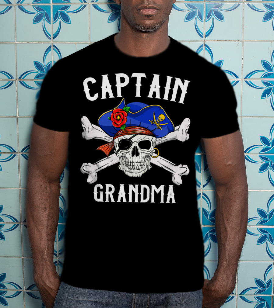 Captain Grandma Funny Pirate Skull Crossbones T-Shirt