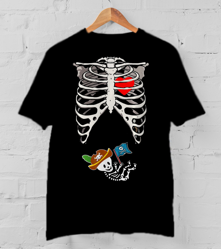 Halloween Pregnancy Pirate Skeleton Dad Heart With Baby Skeleton Pirate Hat And Flag T-Shirt