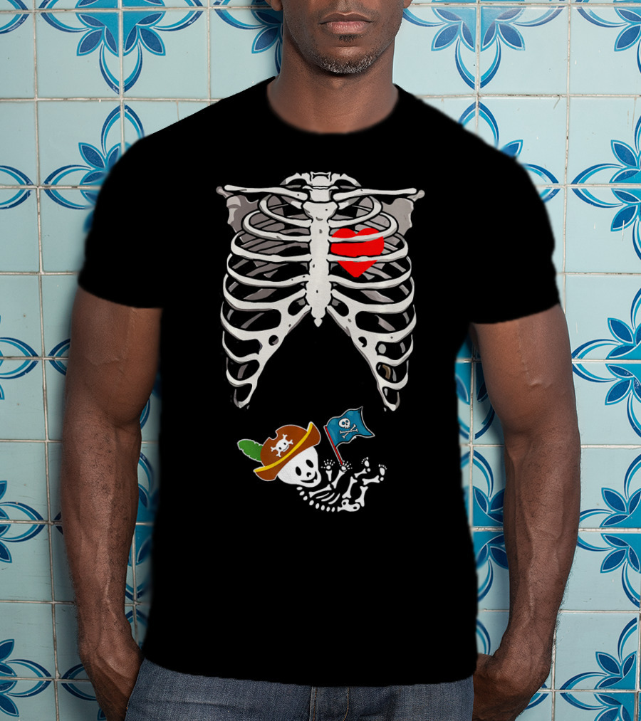Halloween Pregnancy Pirate Skeleton Dad Heart With Baby Skeleton Pirate Hat And Flag T-Shirt