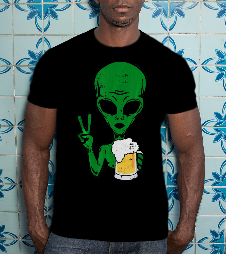 Area 51 Alien Peace Sign Drinking Beer T-Shirt