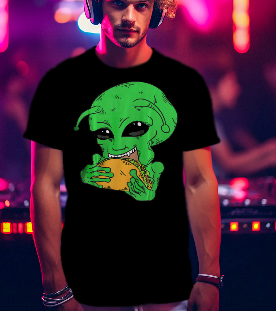 Alien Eating Taco Cool Outer Space UFO T-Shirt