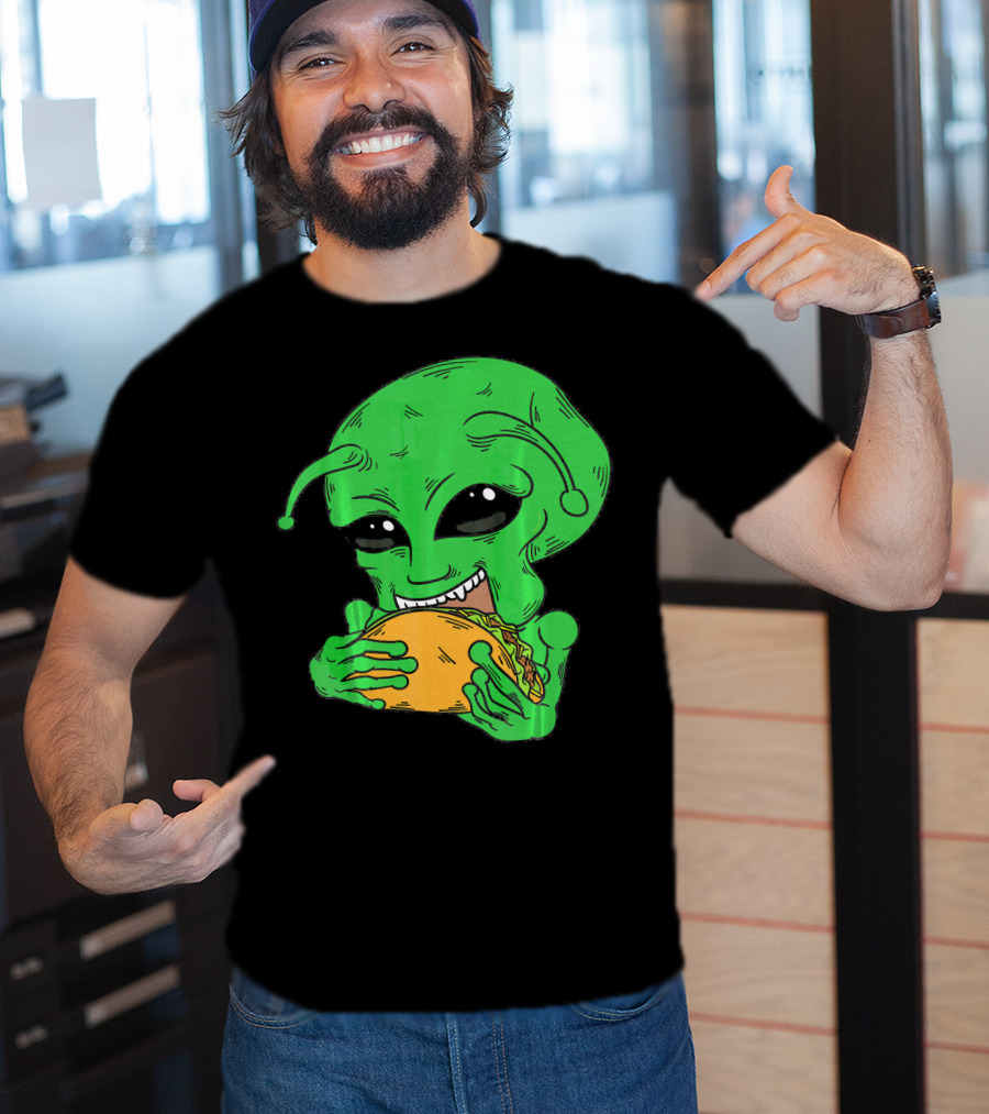Alien Eating Taco Cool Outer Space UFO T-Shirt
