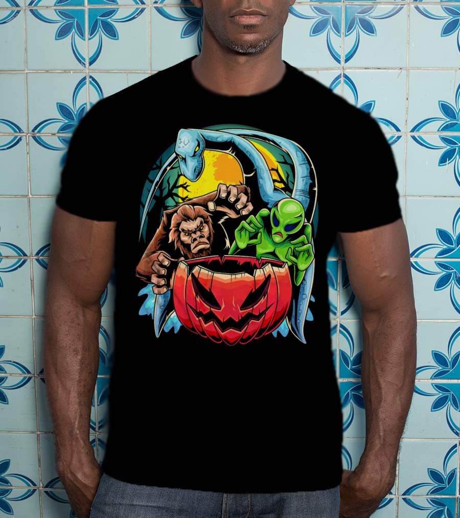 Bigfoot The Loch Ness Monster Alien With Pumpkin Halloween Scene T-Shirt
