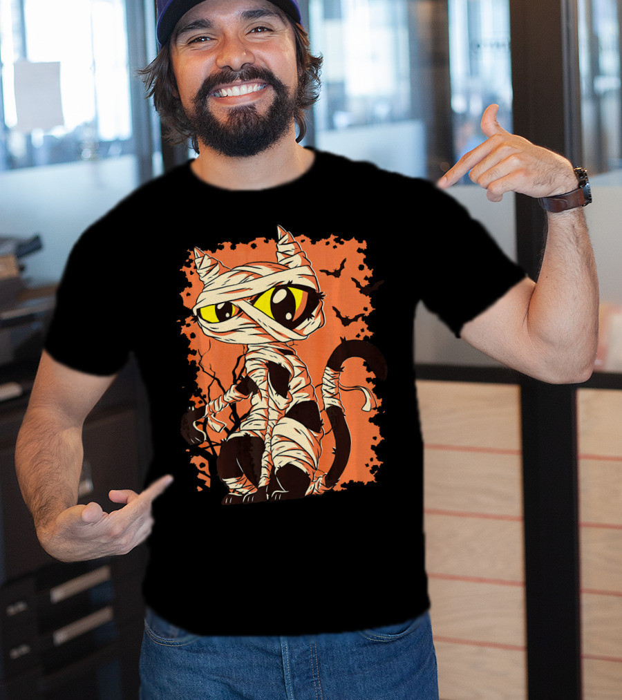 Mummy Cat With Yellow Eyes And Halloween Bats T-Shirt