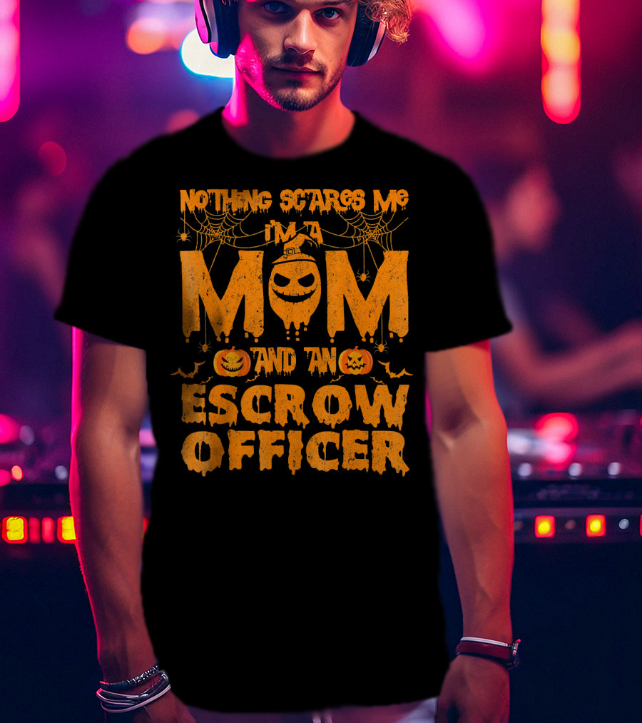 Nothing Scares Me I'm A Mom And An Escrow Officer Pumpkin T-Shirt