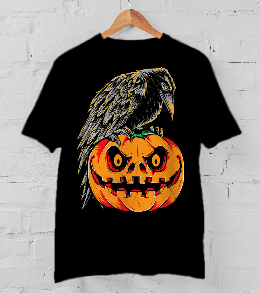 Creepy Black Raven Perched On Retro Vintage Pumpkin Halloween T-Shirt