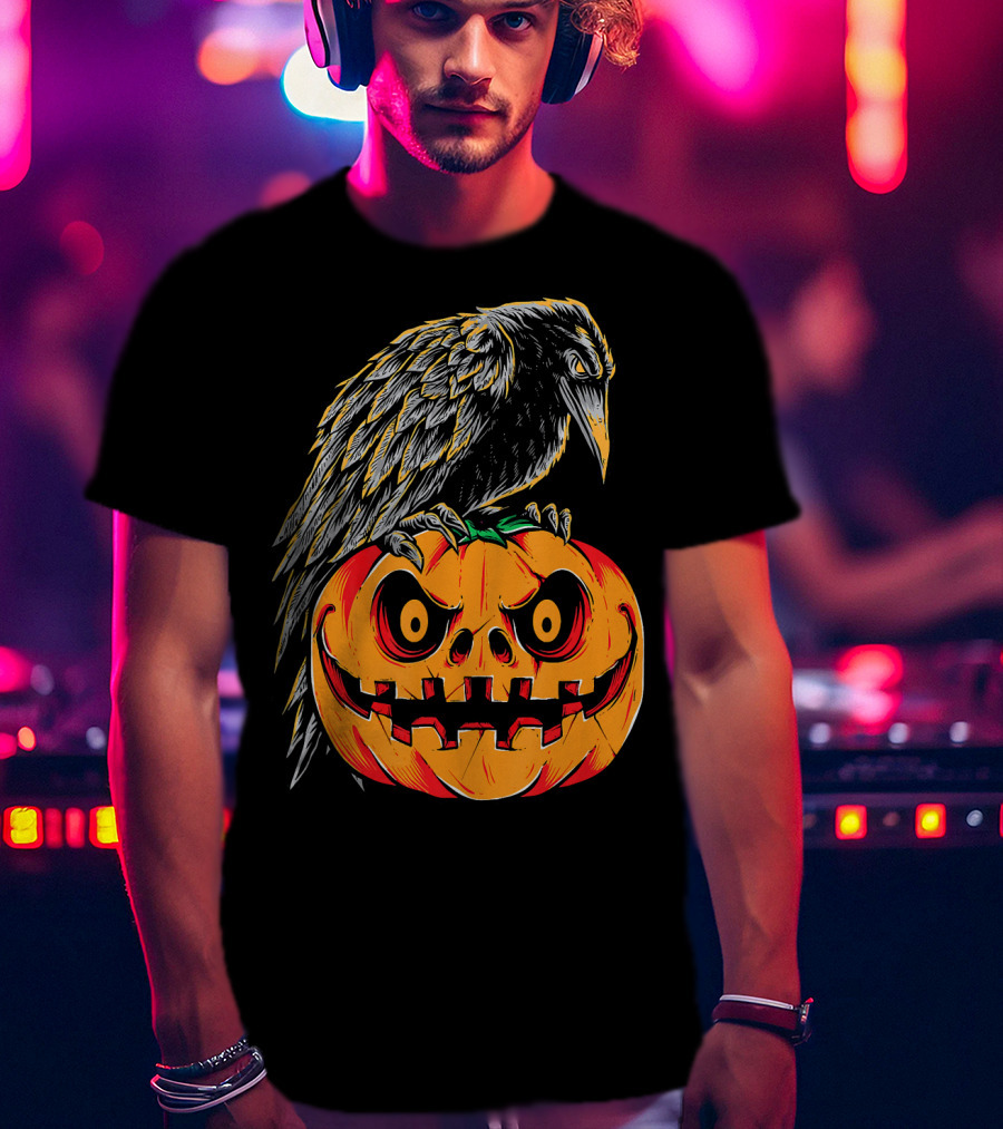 Creepy Black Raven Perched On Retro Vintage Pumpkin Halloween T-Shirt