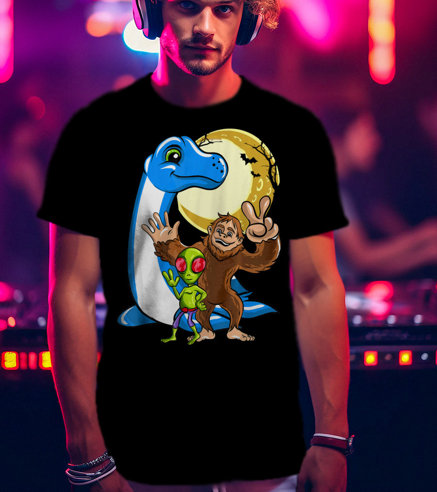 Bigfoot Sasquatch Loch Ness Monster Ness Alien Moon Scene T-Shirt