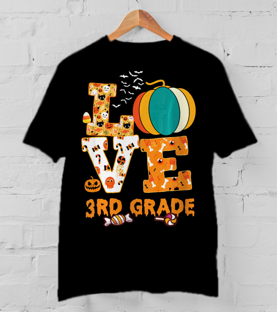Funny Halloween Love 3rd Grade Teacher Pumpkin Candy Bats T-Shirt
