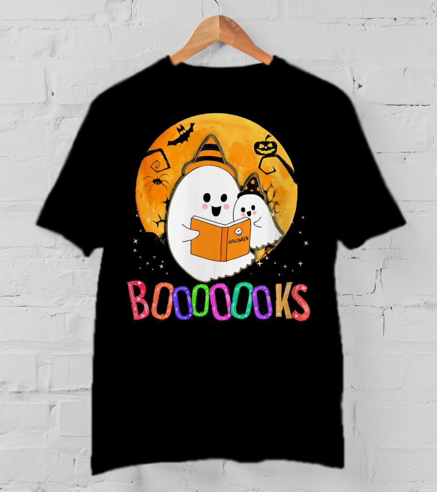 BOOOOOOKS Halloween Ghost Reading Under Full Moon T-Shirt
